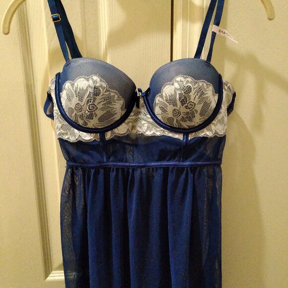 Daisy Fuentes Other - Daisy Fuentes blue and white lace babydoll